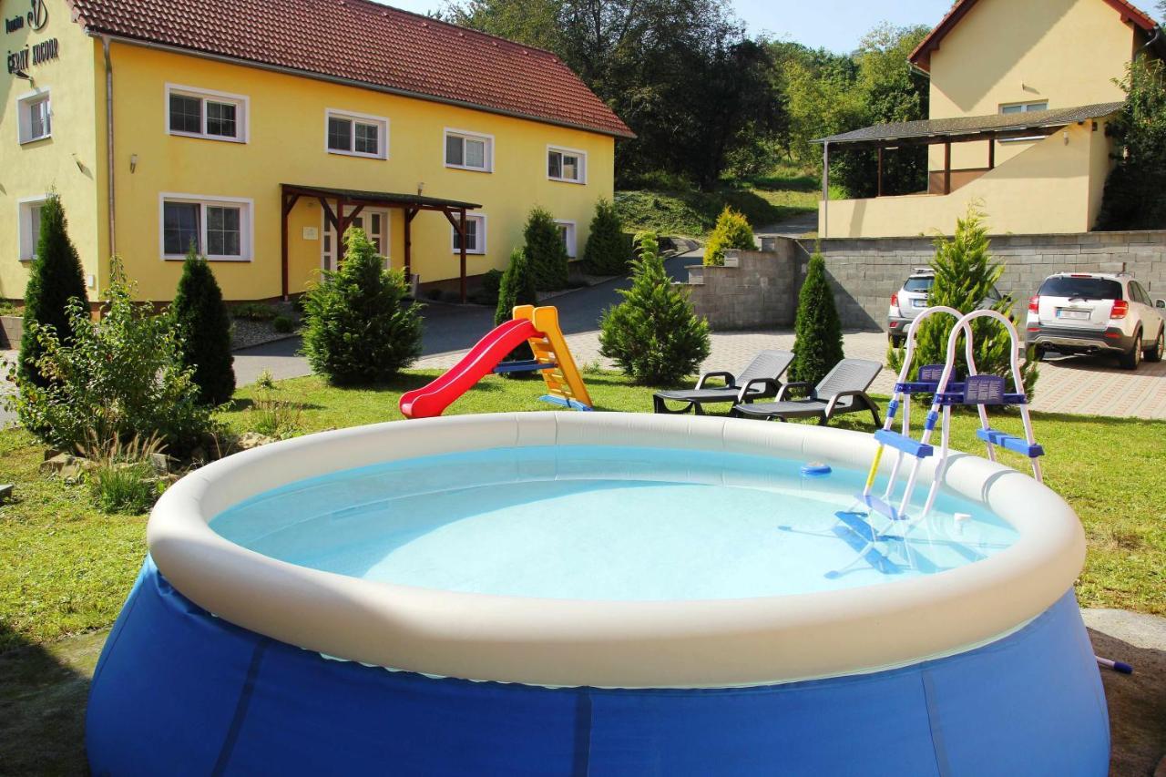 Cerny Kocour Apart Hotel Sarovy Esterno foto