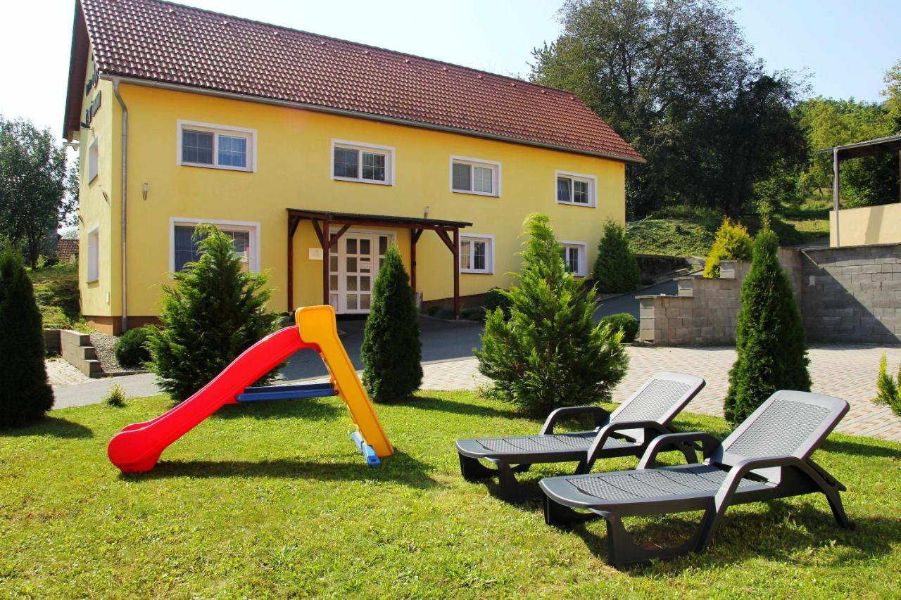 Cerny Kocour Apart Hotel Sarovy Esterno foto