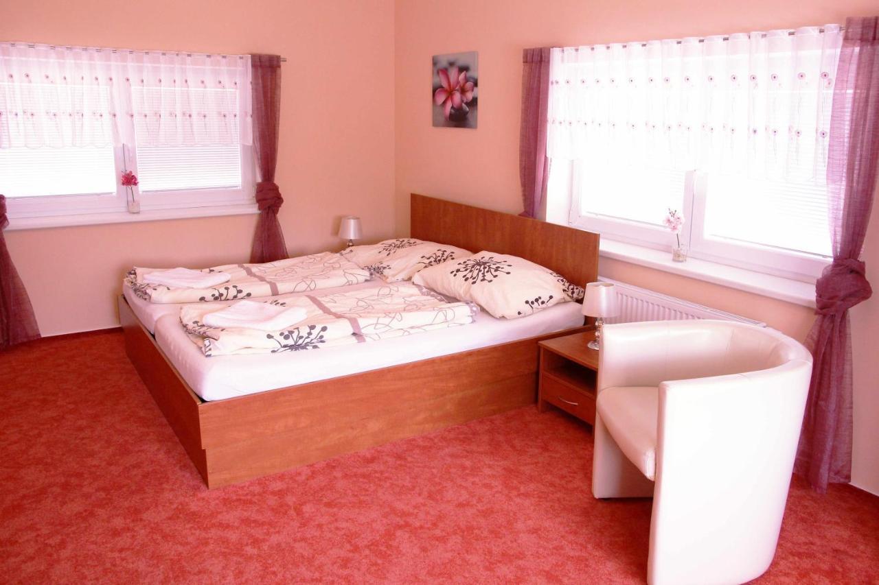 Cerny Kocour Apart Hotel Sarovy Esterno foto
