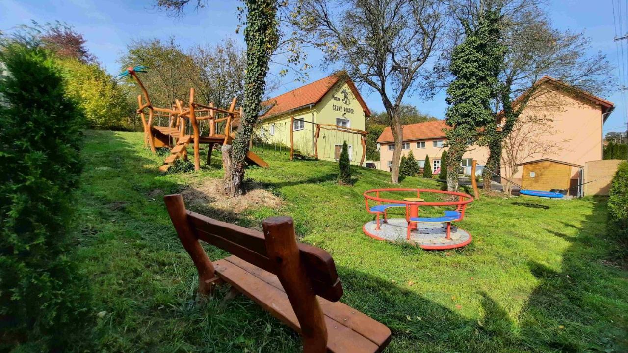 Cerny Kocour Apart Hotel Sarovy Esterno foto